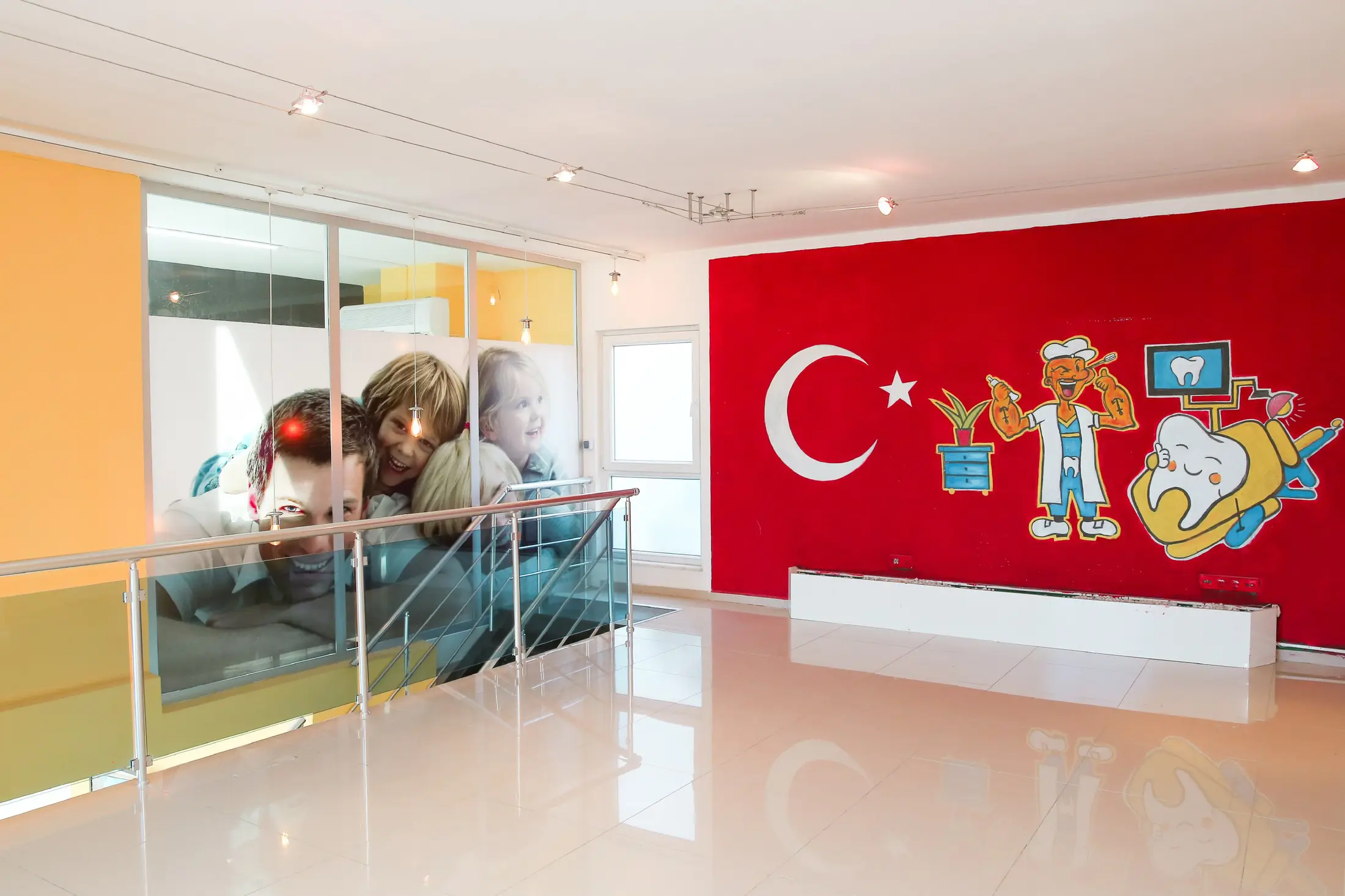 The upper floor and the children’s wall